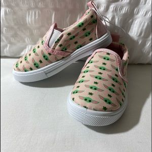 NWT Mandalorian Toddler Girls Size 5 Grogu/Baby Yoda Slip On. Star Wars